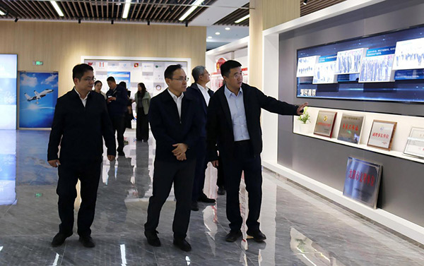 中國(guó)鋼研黨委副書記、總經(jīng)理高宏斌一行 到航產(chǎn)集團(tuán)調(diào)研